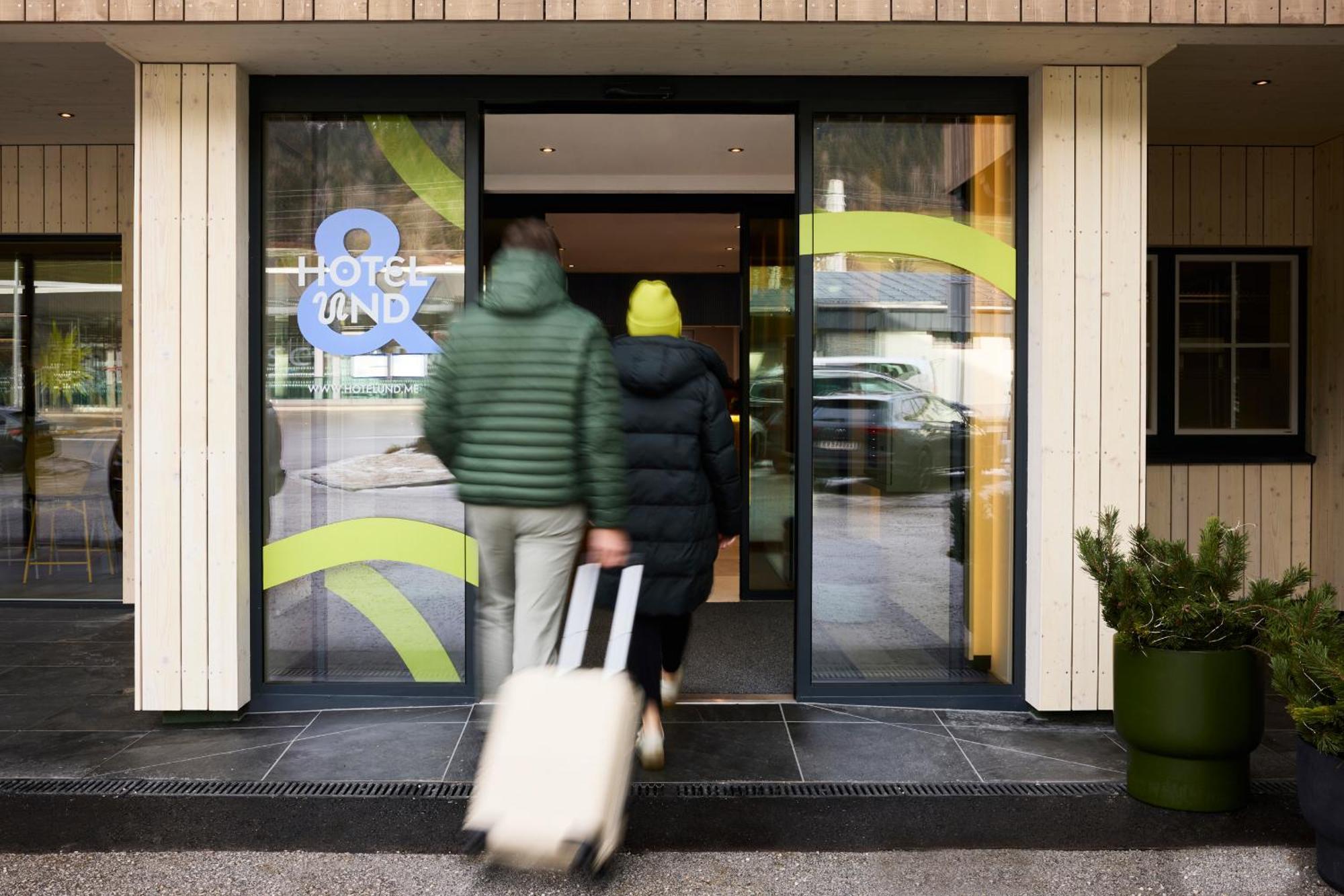 Hotel Und - Smart Alpine Stay 斯拉德明 外观 照片