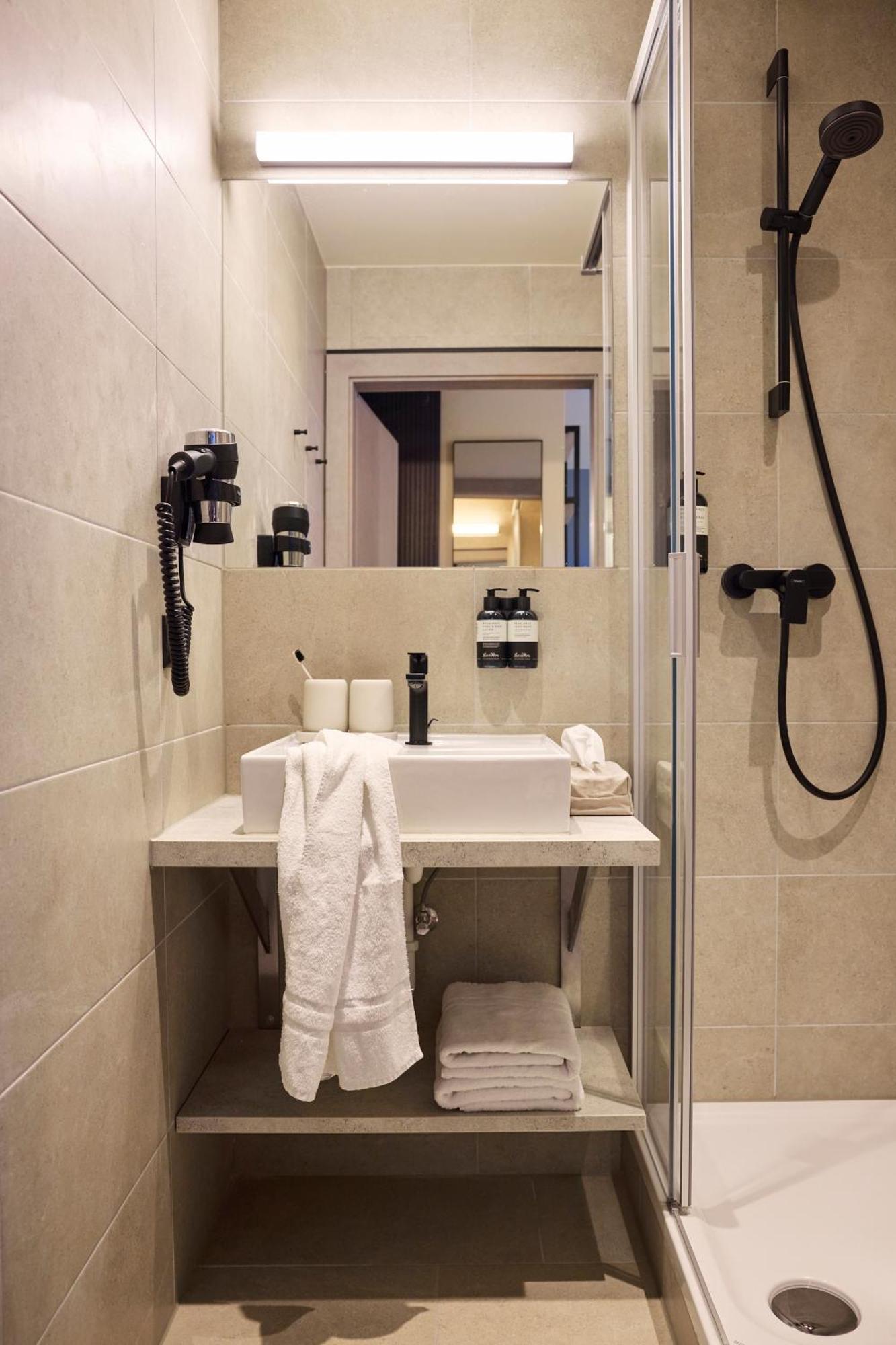 Hotel Und - Smart Alpine Stay 斯拉德明 外观 照片